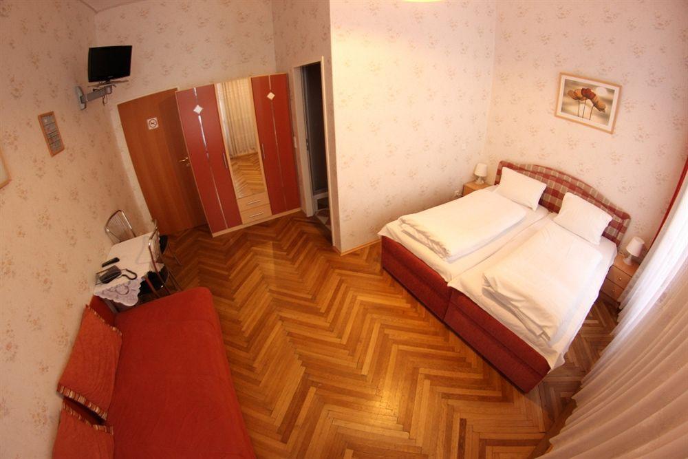 Hotel Pensión Arpi Viena Exterior foto