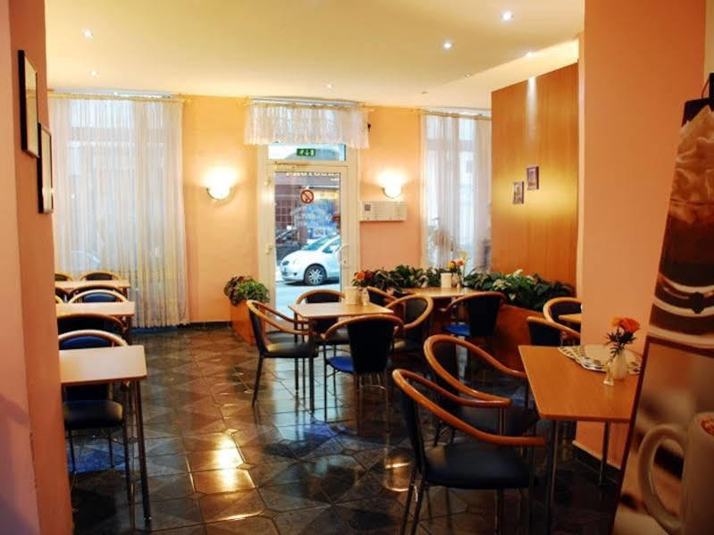 Hotel Pensión Arpi Viena Exterior foto