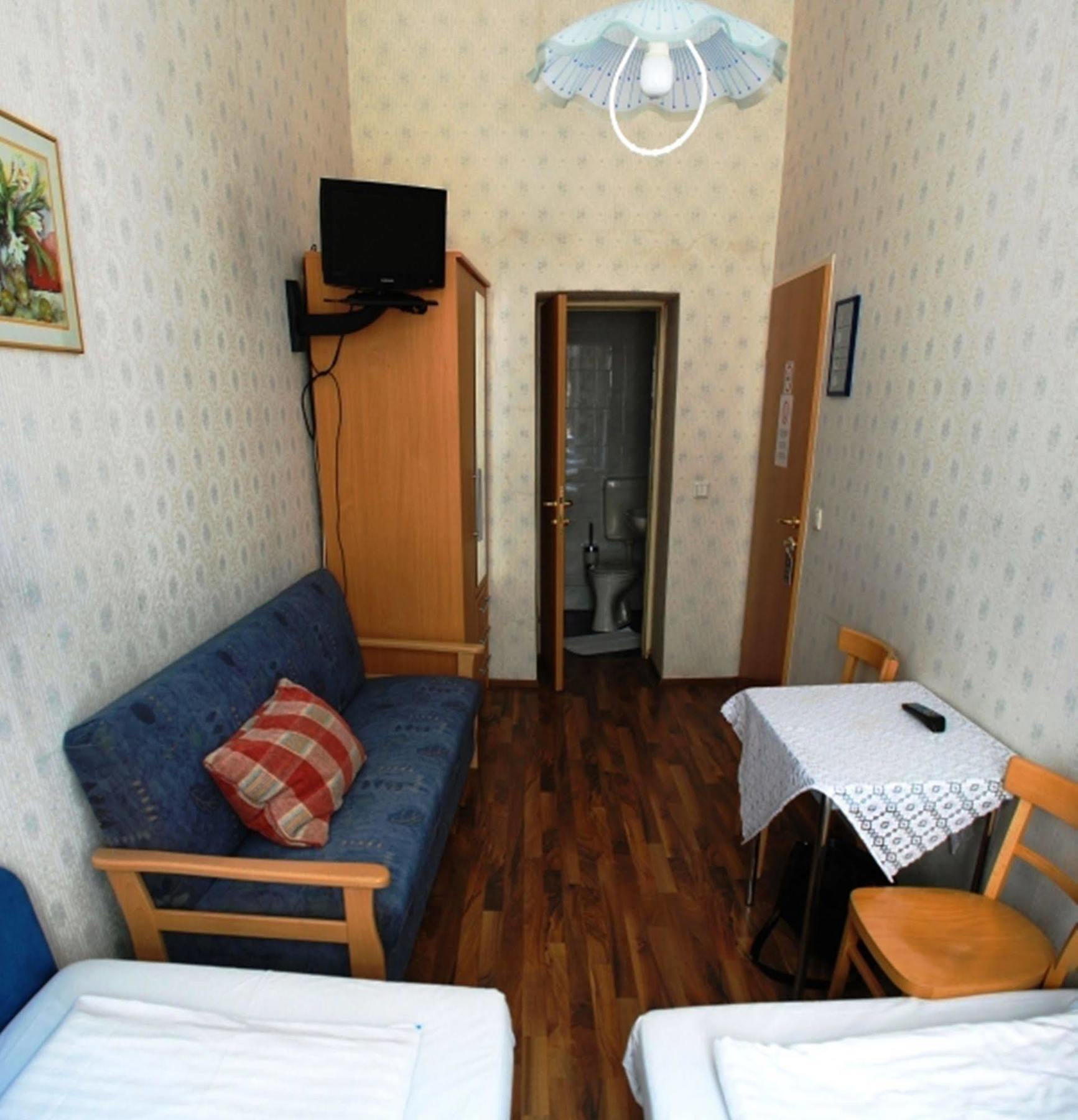 Hotel Pensión Arpi Viena Exterior foto